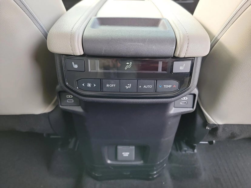 2025 Toyota Grand Highlander - Image 18