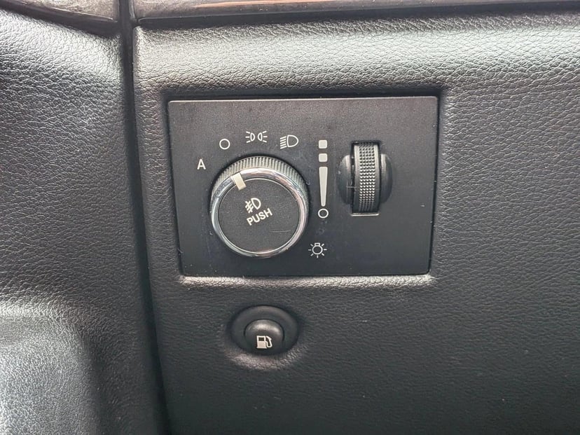 2012 Jeep Grand Cherokee - Image 15