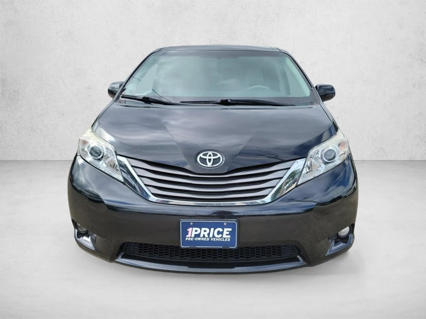 2013 Toyota Sienna - Image 2