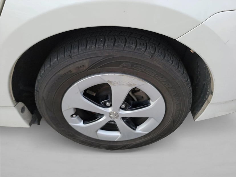 2014 Toyota Prius - Image 11
