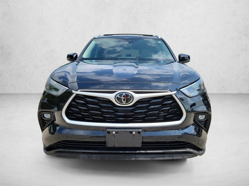 2023 Toyota Highlander - Image 2