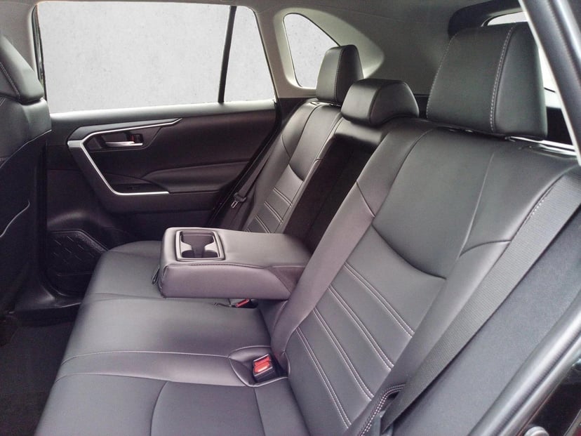 2025 Toyota RAV4 - Image 14