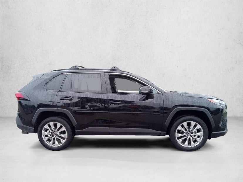 2025 Toyota RAV4 - Image 4