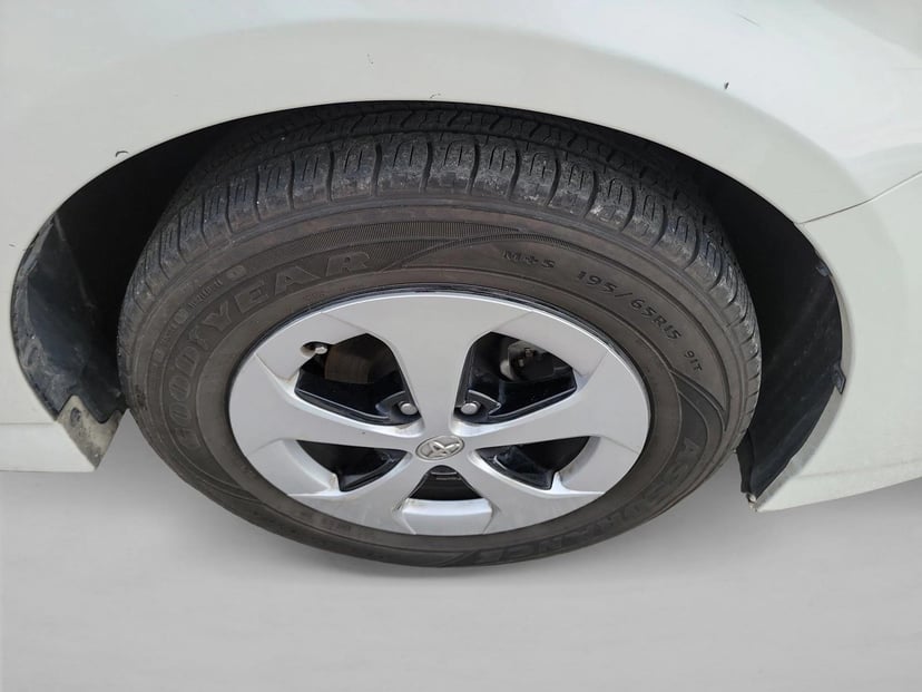 2014 Toyota Prius - Image 9