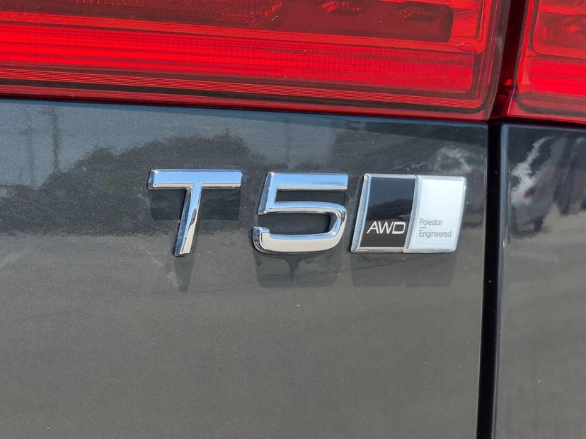 2021 Volvo XC60 - Image 19