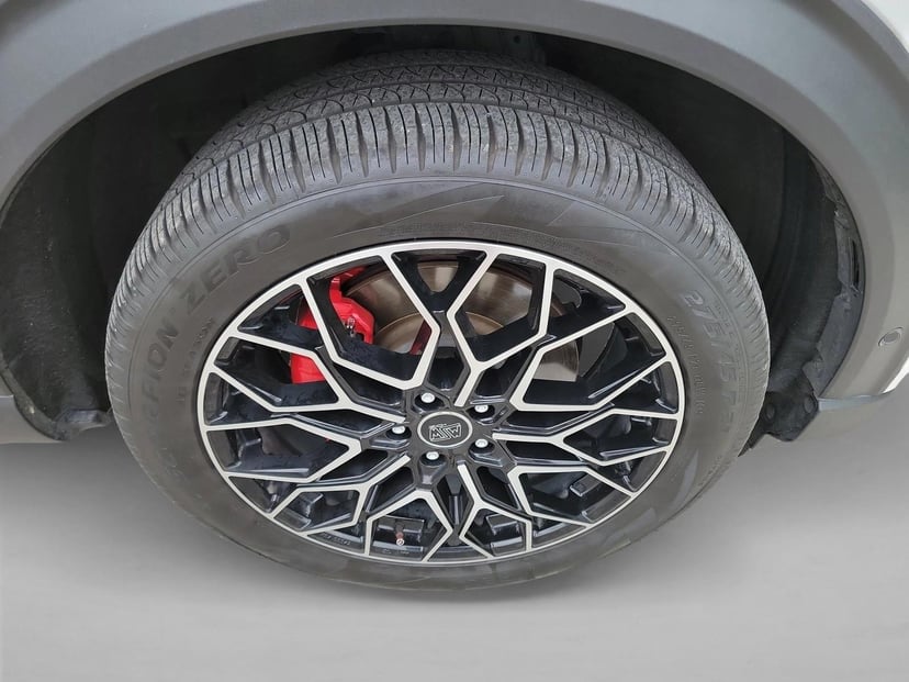 2023 Ford Explorer - Image 9