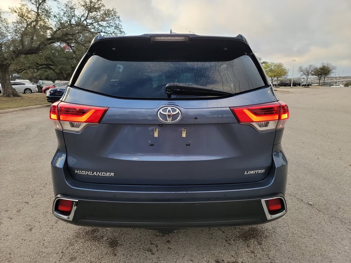 2018 Toyota Highlander - Image 6