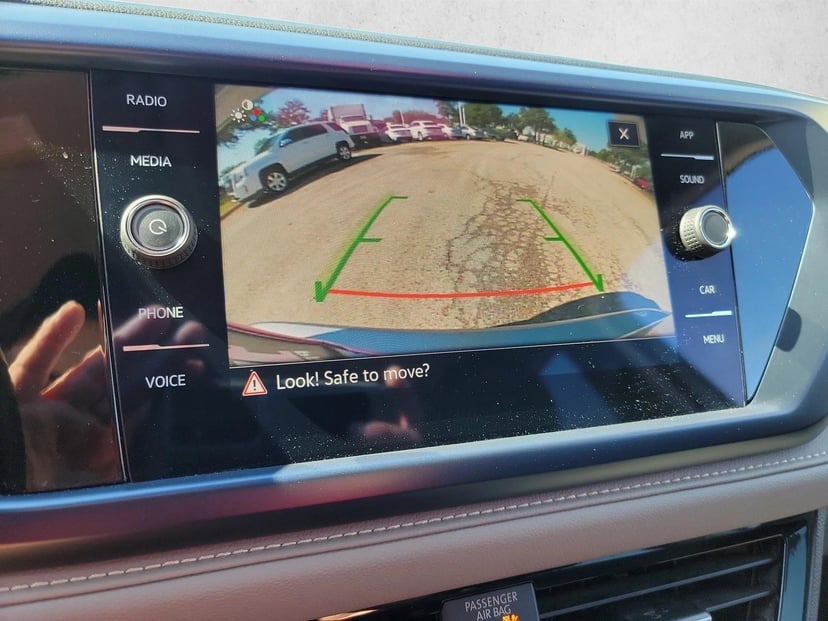 2024 Volkswagen Taos - Image 23
