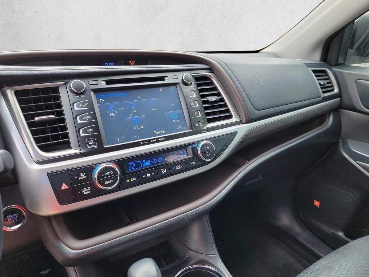 2017 Toyota Highlander - Image 20