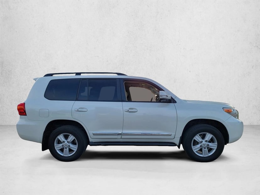 2015 Toyota Land Cruiser - Image 4