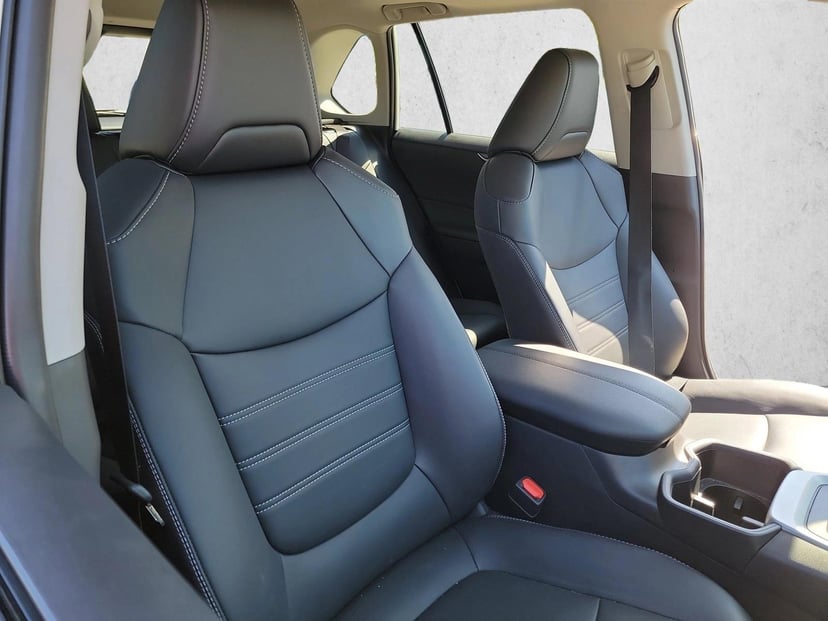 2025 Toyota RAV4 - Image 15