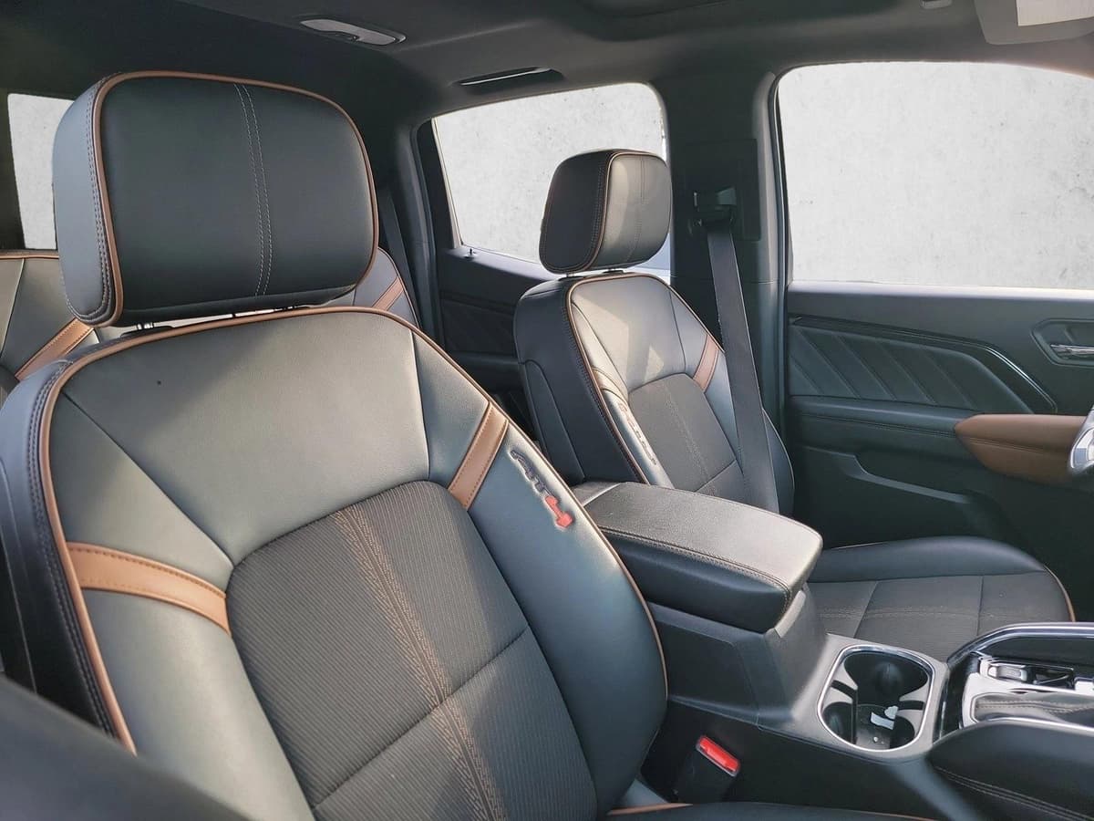 2023 GMC Canyon - Image 15