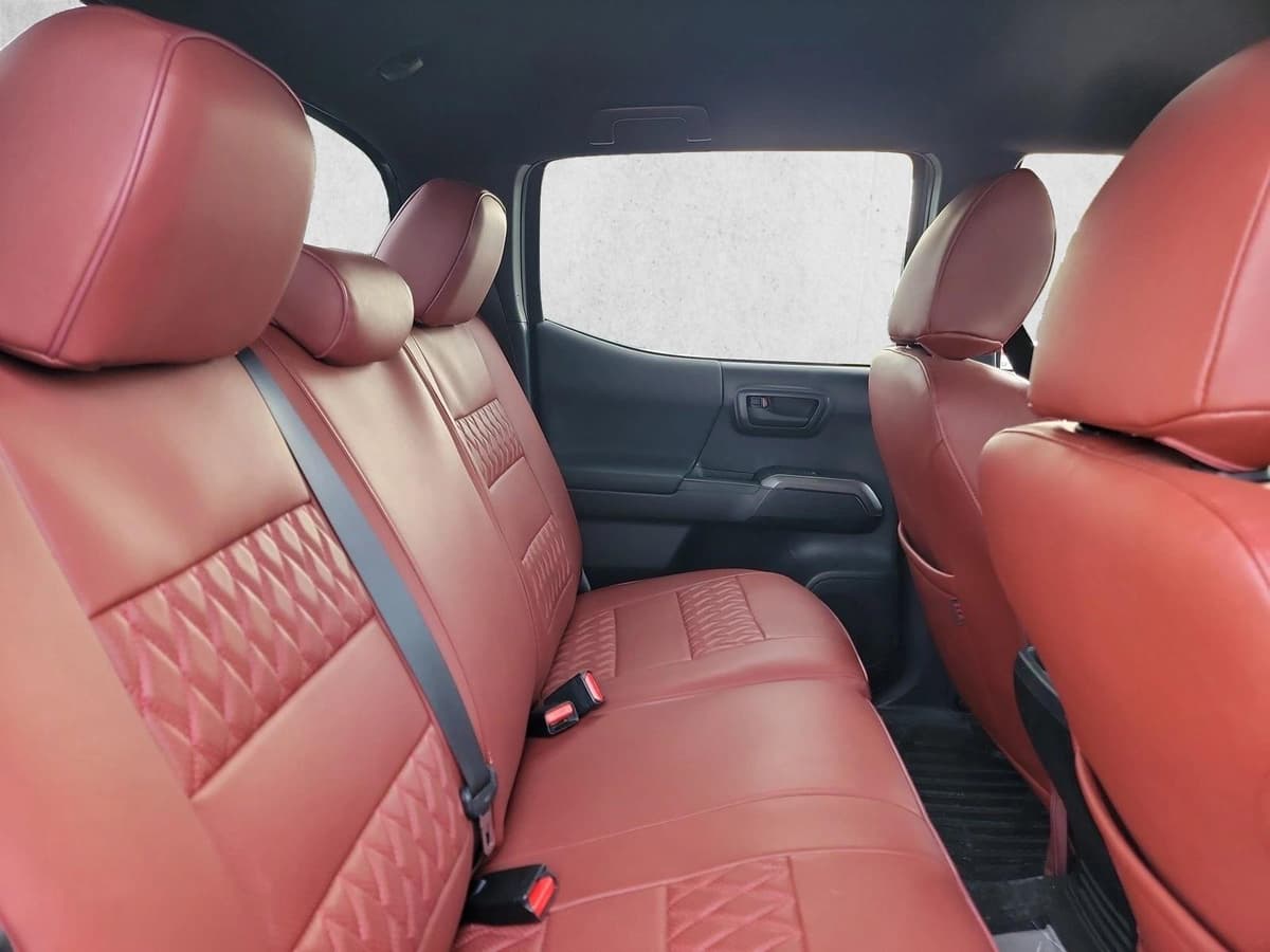 2019 Toyota Tacoma - Image 16