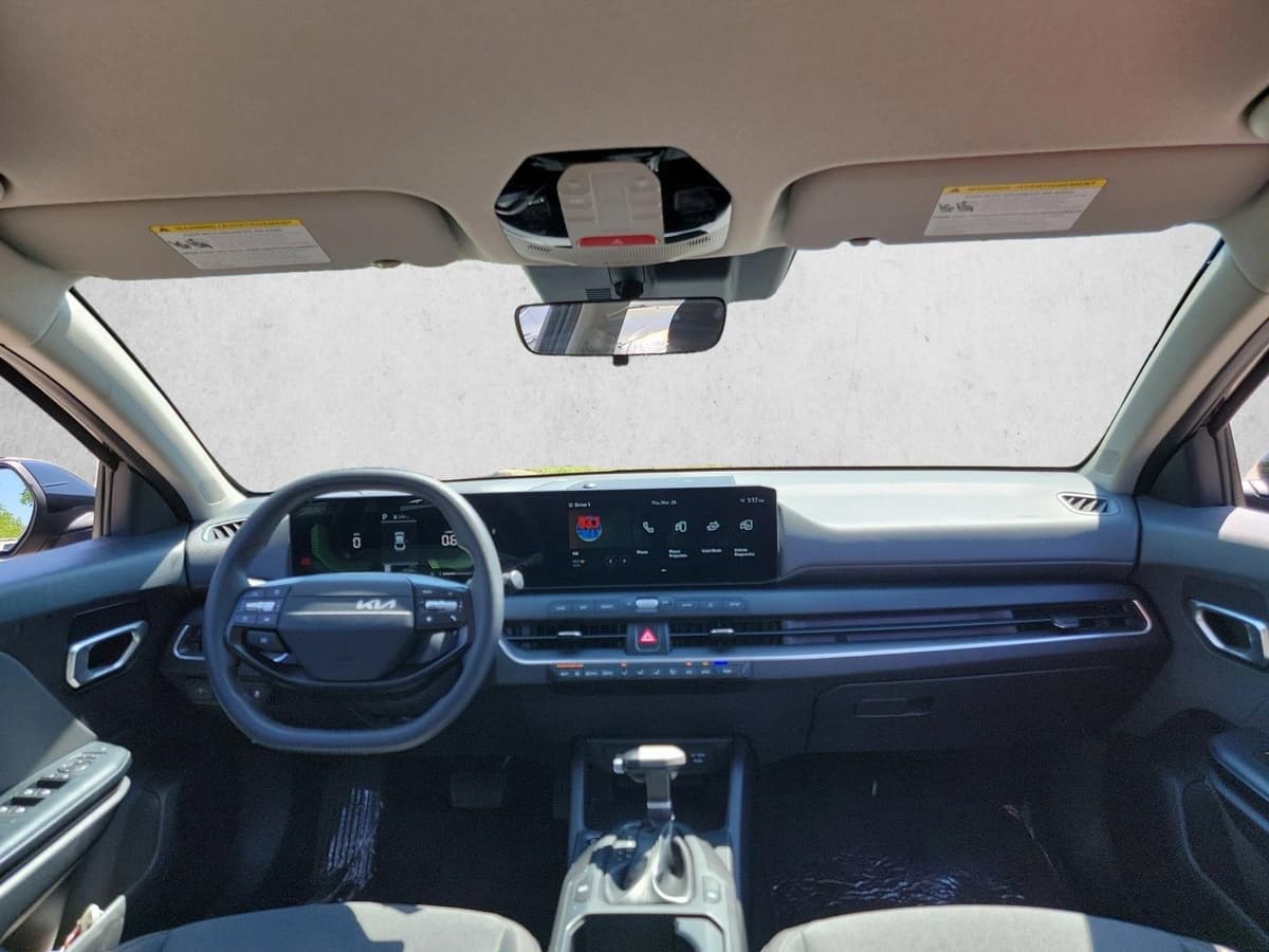 2025 Kia K4 - Image 18