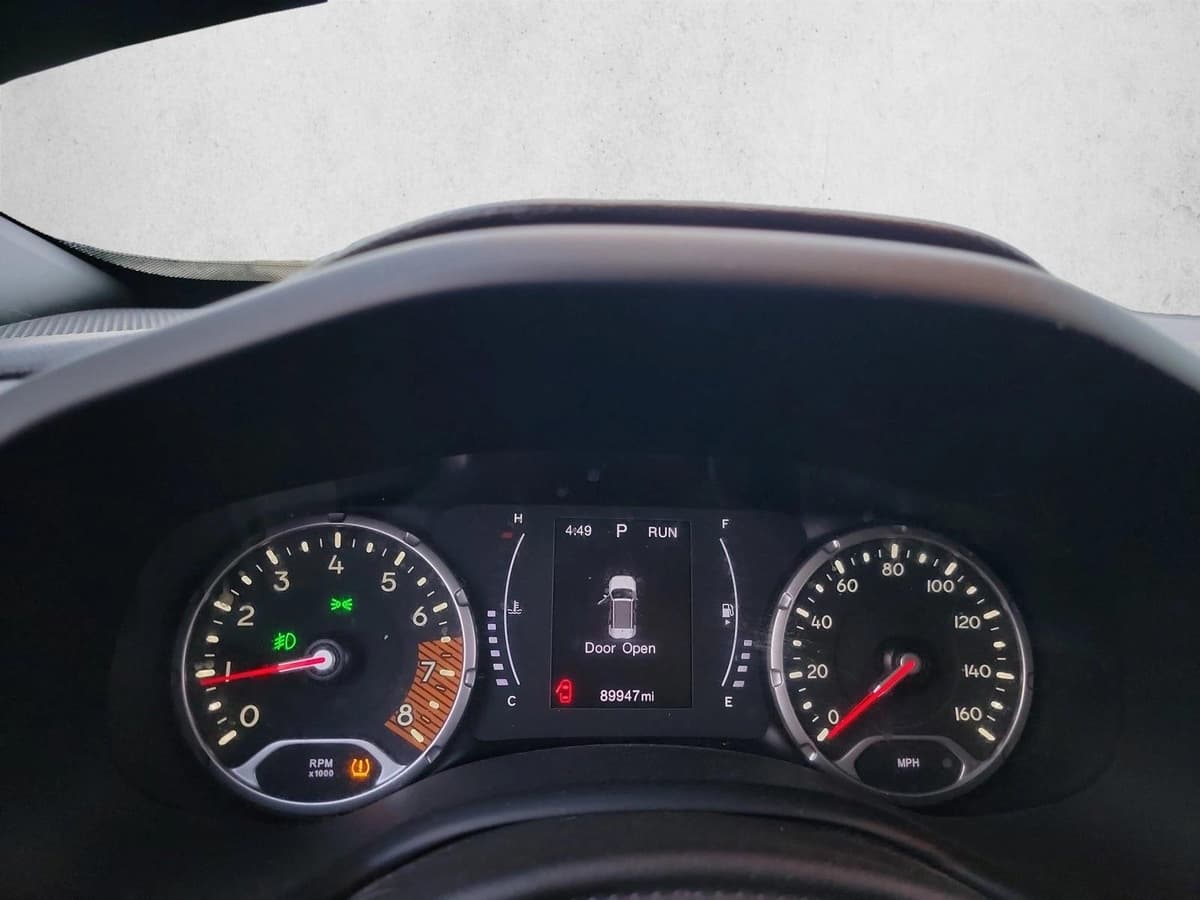 2020 Jeep Renegade - Image 16