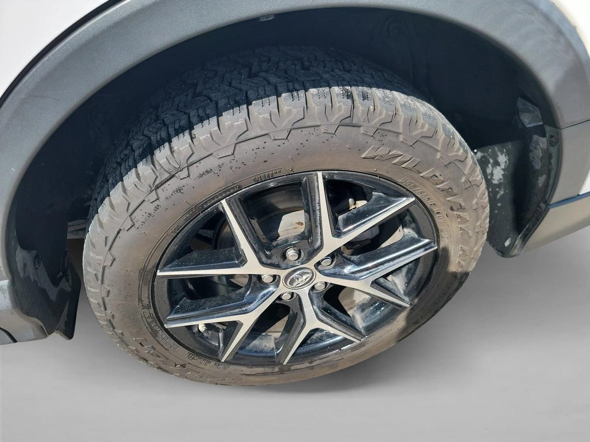 2016 Toyota RAV4 - Image 9