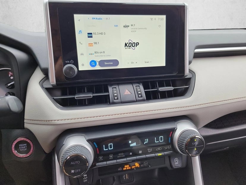 2025 Toyota RAV4 - Image 23