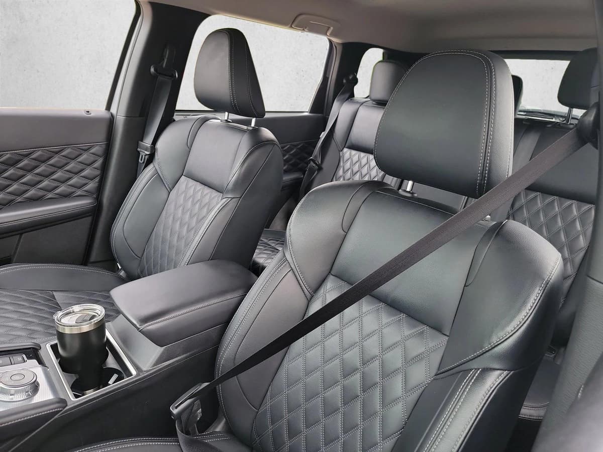 2024 Mitsubishi Outlander - Image 12