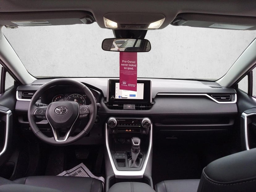 2025 Toyota RAV4 - Image 18