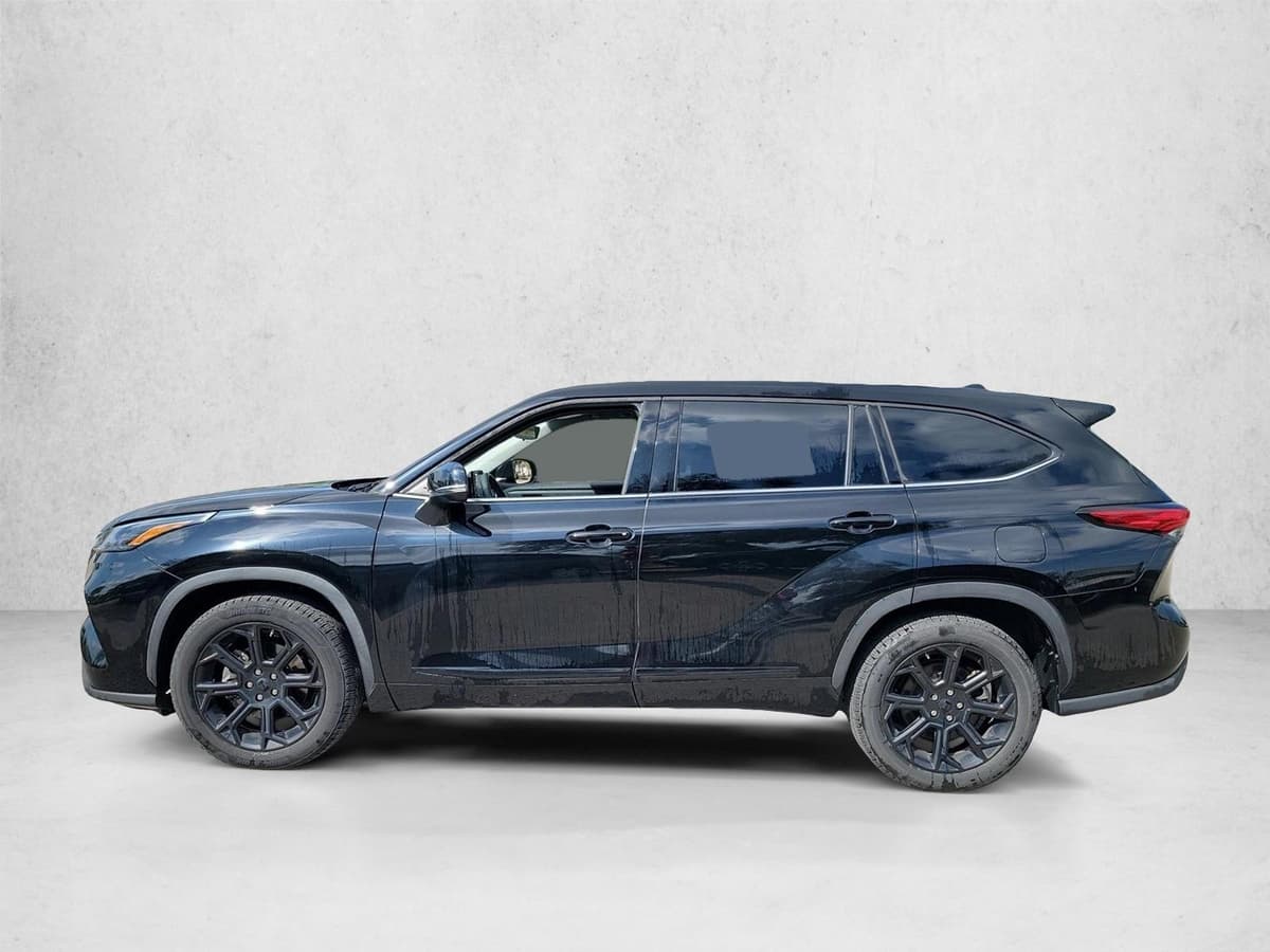 2022 Toyota Highlander - Image 8