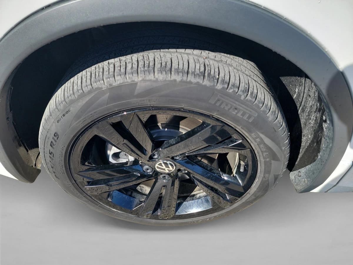 2023 Volkswagen Tiguan - Image 9