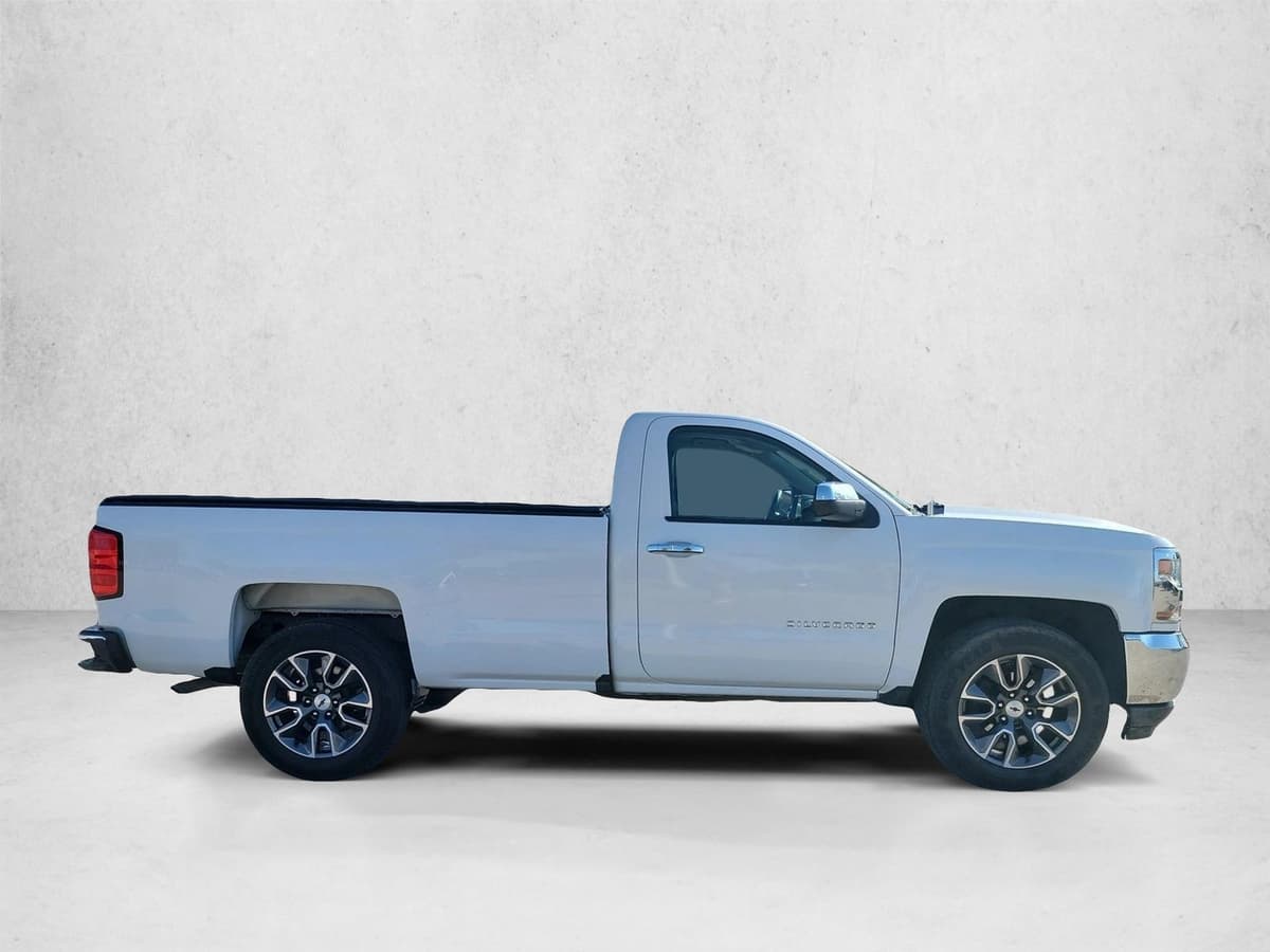 2017 Chevrolet Silverado 1500 - Image 3