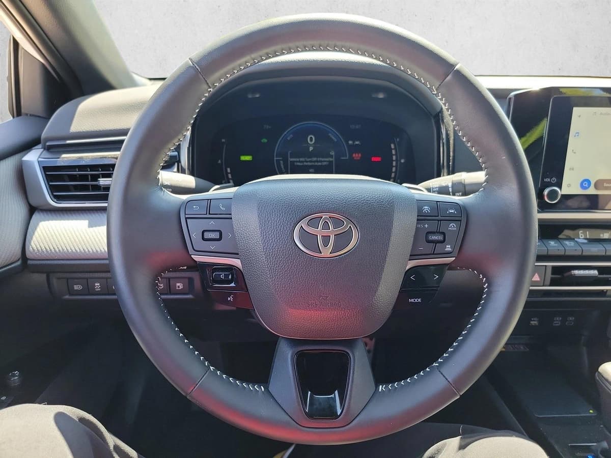 2025 Toyota Camry - Image 19