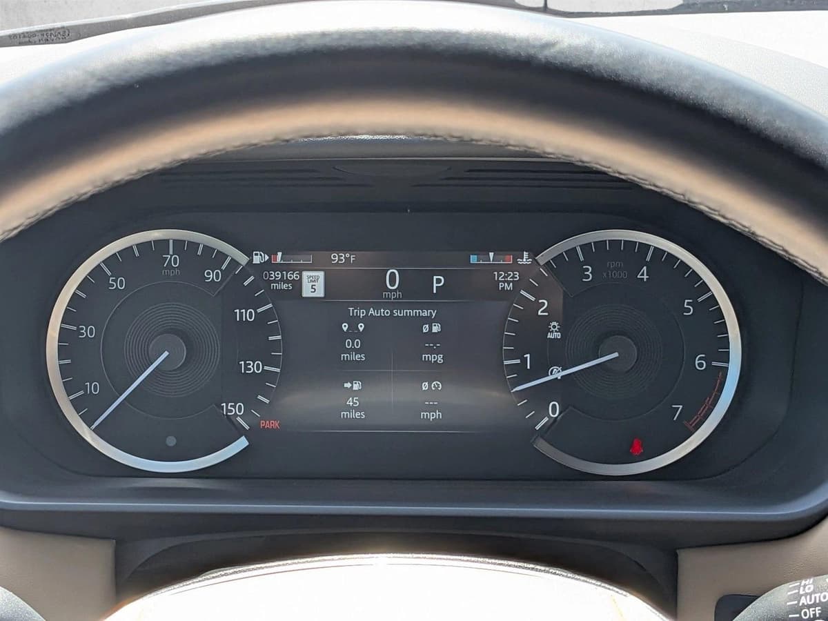 2023 Land Rover Discovery - Image 11