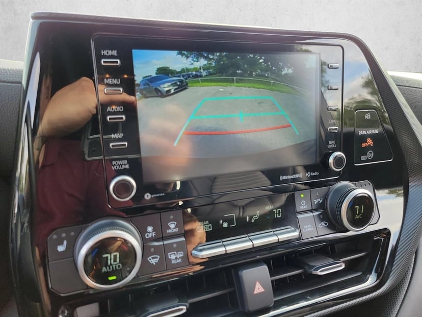 2021 Toyota Highlander - Image 25