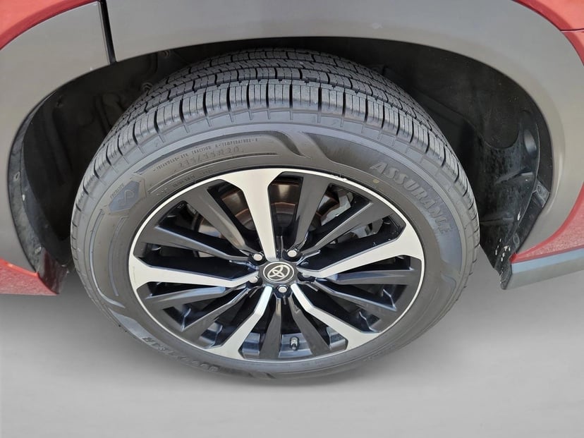 2021 Toyota Highlander - Image 12