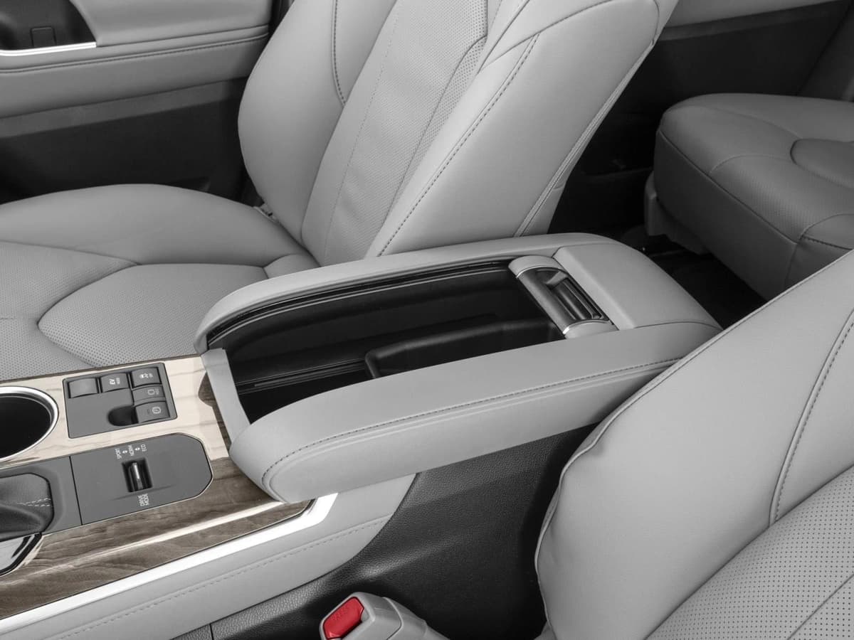 2026 Toyota Highlander Hybrid - Image 10