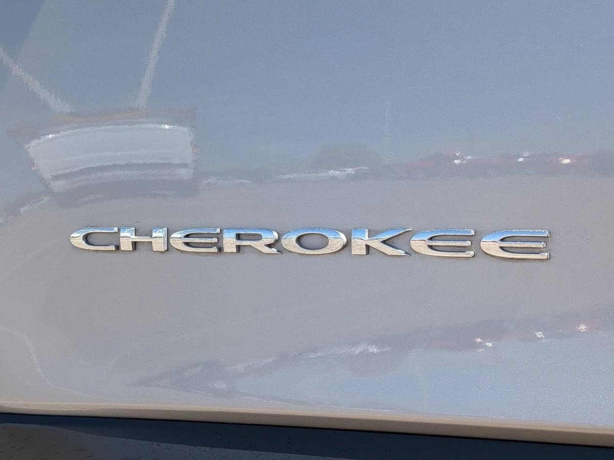 2021 Jeep Cherokee - Image 23