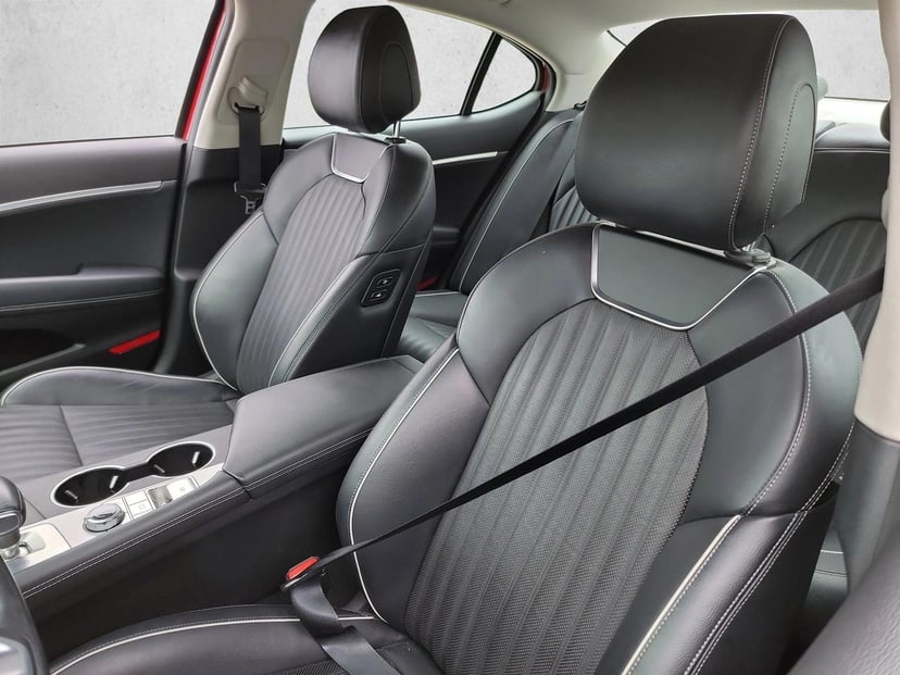 2019 Genesis G70 - Image 13