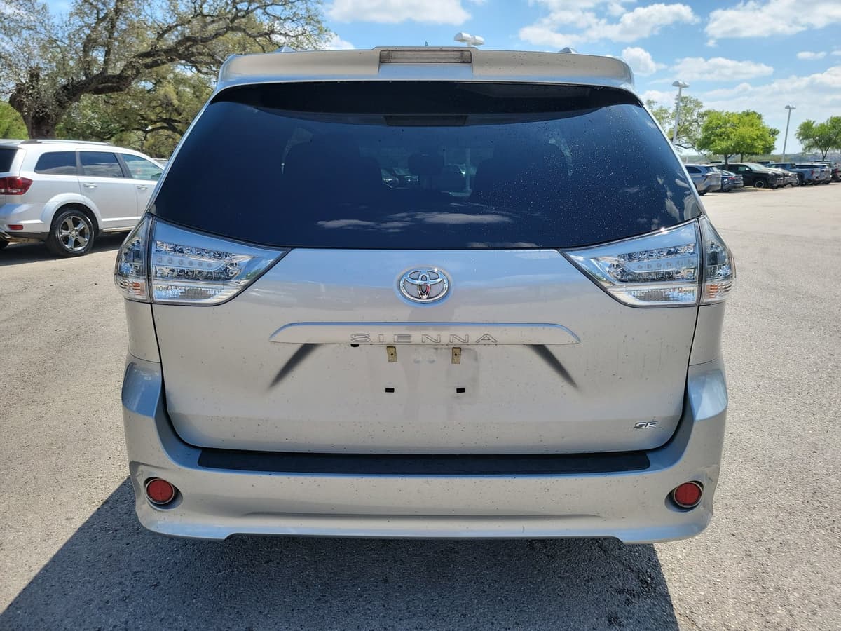 2019 Toyota Sienna - Image 6