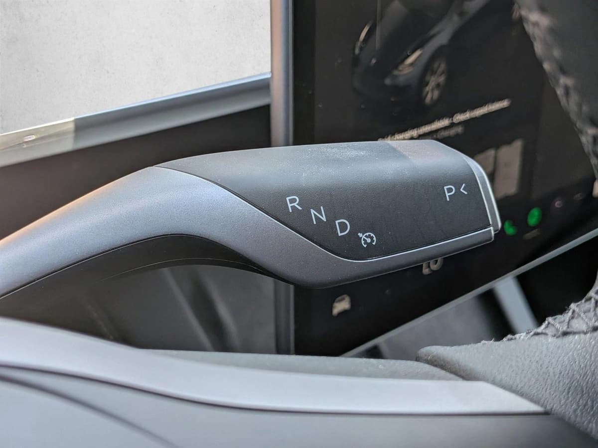 2024 Tesla Model Y - Image 17