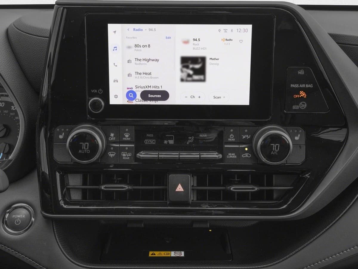 2026 Toyota Highlander Hybrid - Image 7