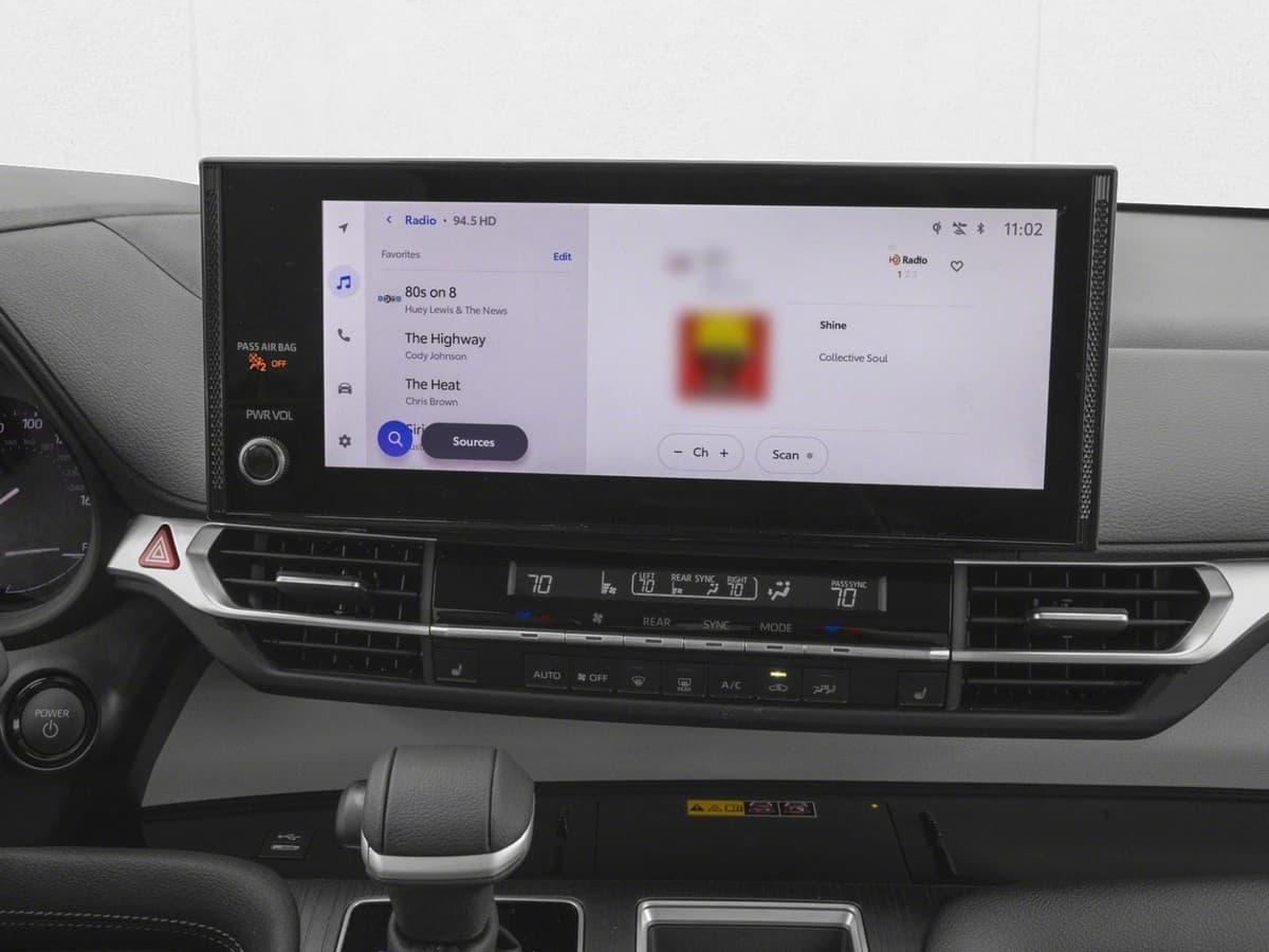 2026 Toyota Sienna - Image 7