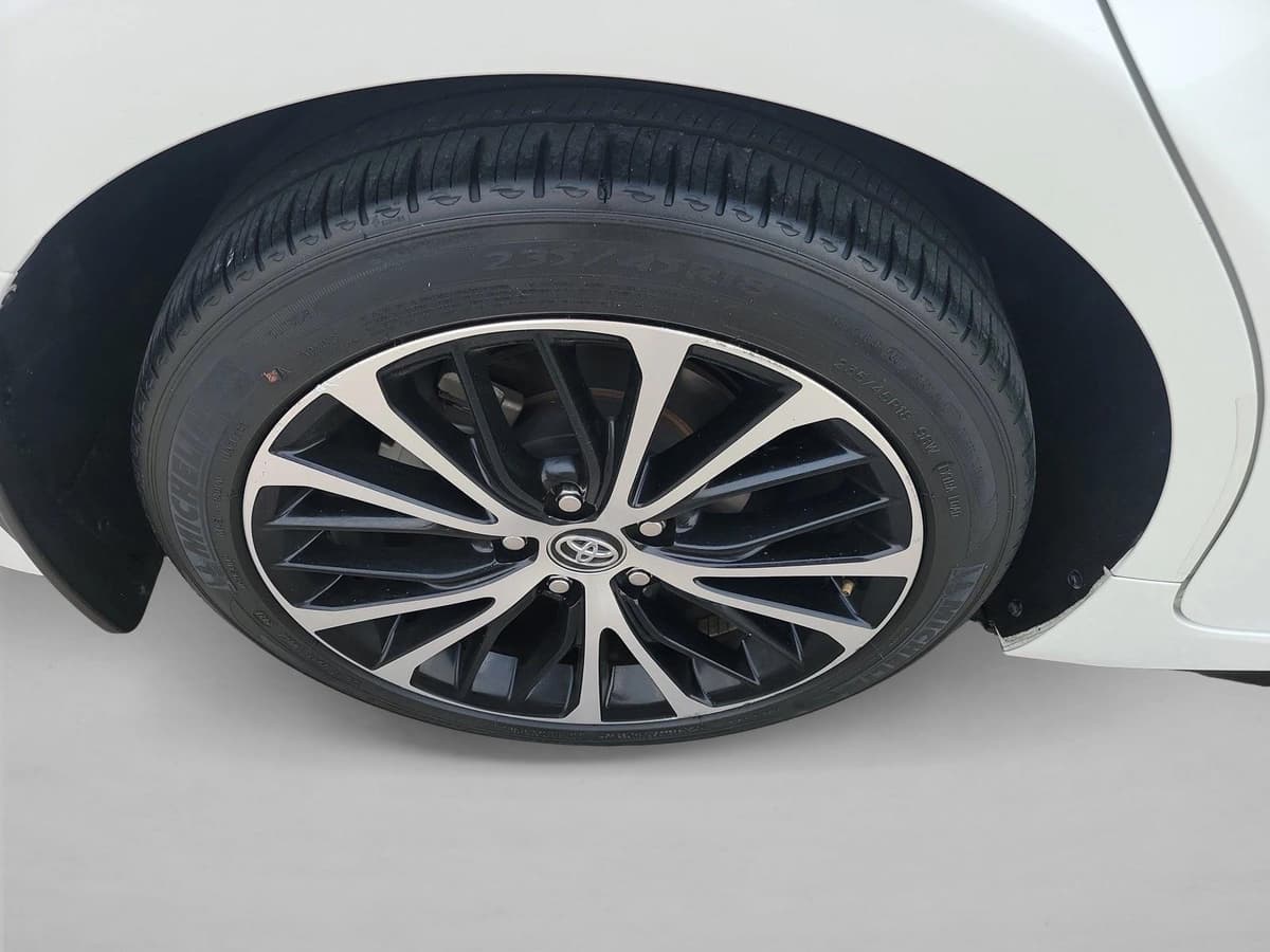 2020 Toyota Camry - Image 11