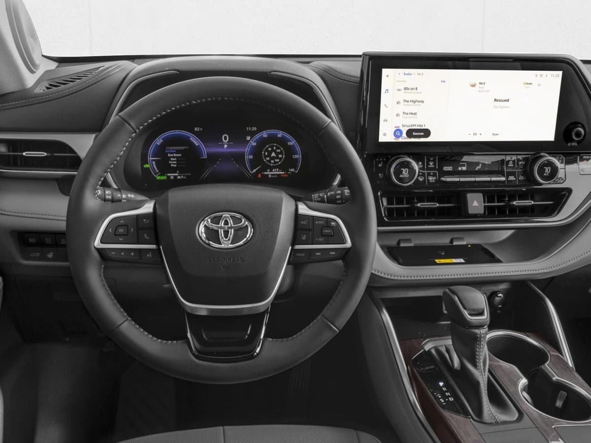 2026 Toyota Highlander Hybrid - Image 4