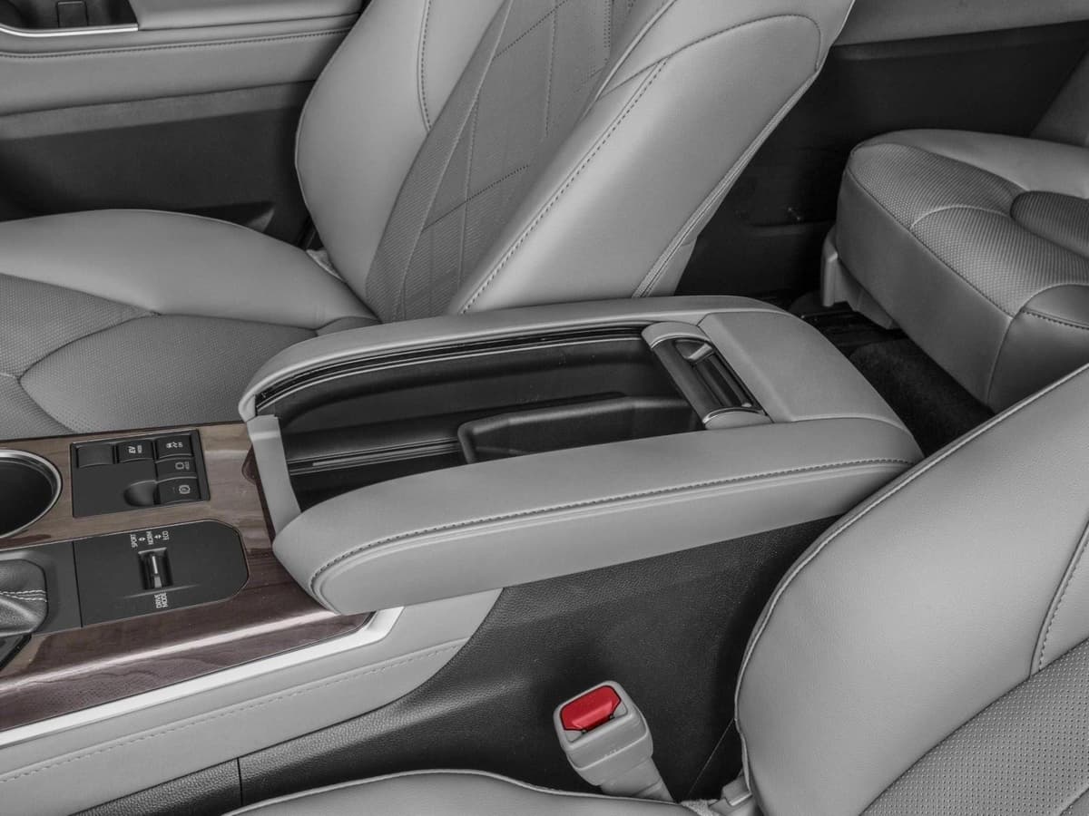 2026 Toyota Highlander Hybrid - Image 10