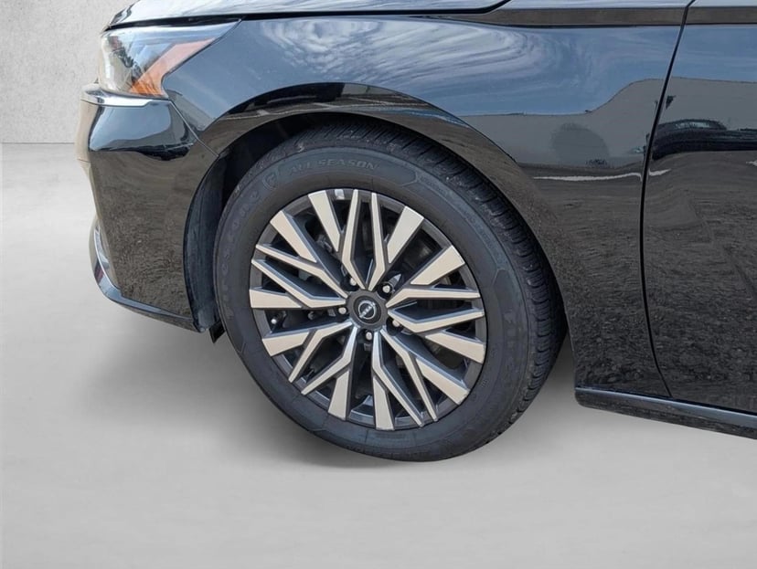 2025 Nissan Altima - Image 16