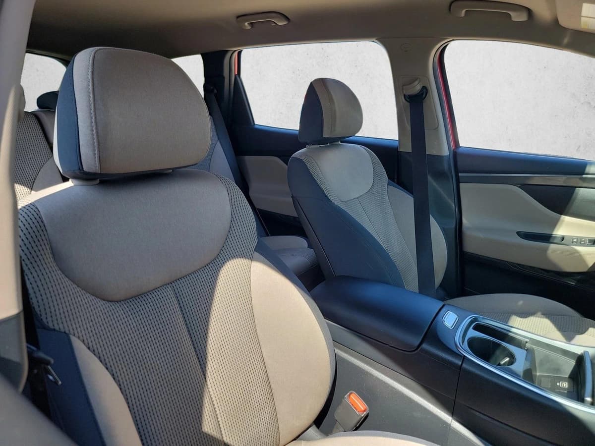 2023 Hyundai Santa Fe - Image 15