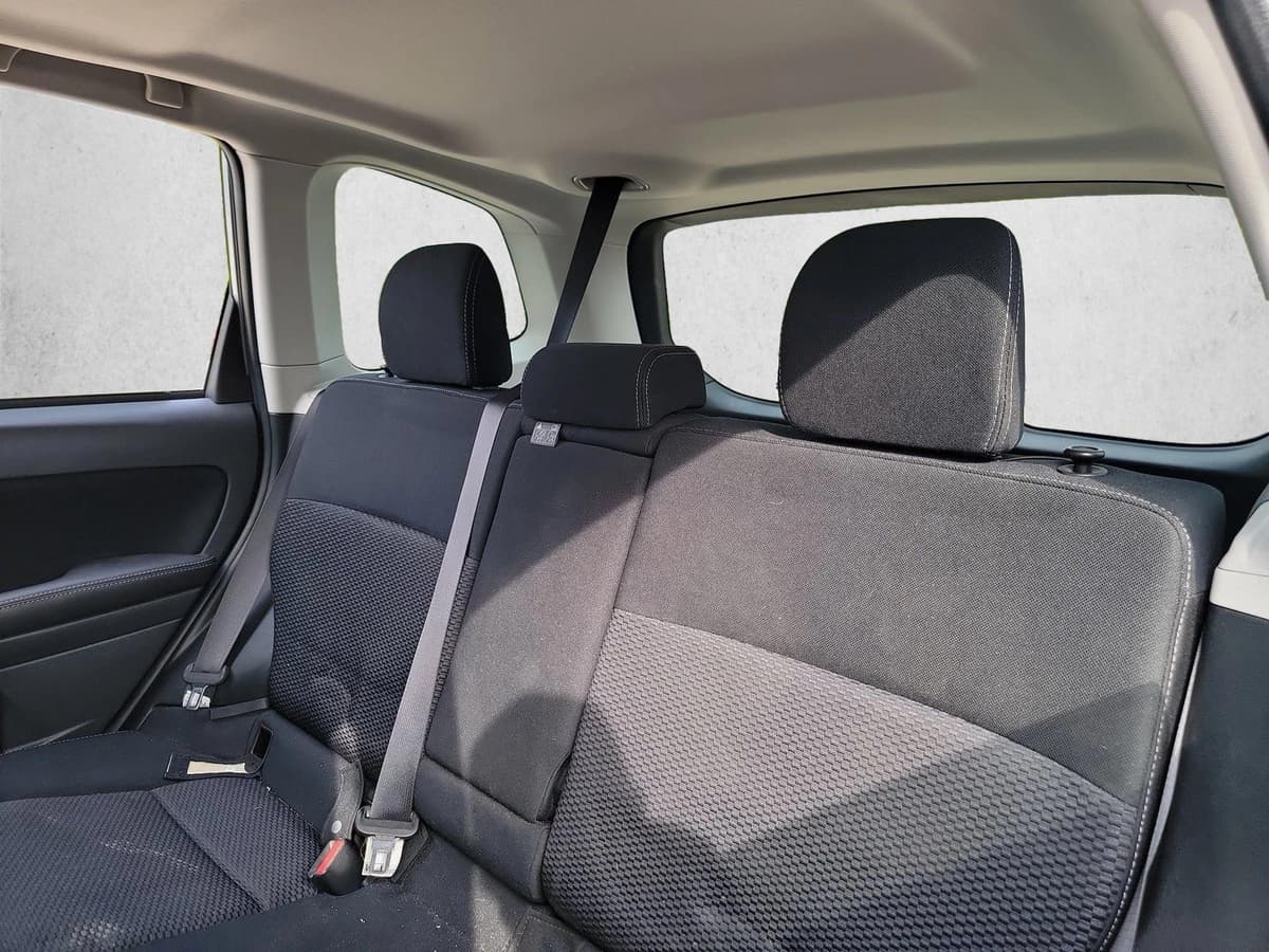 2016 Subaru Forester - Image 13