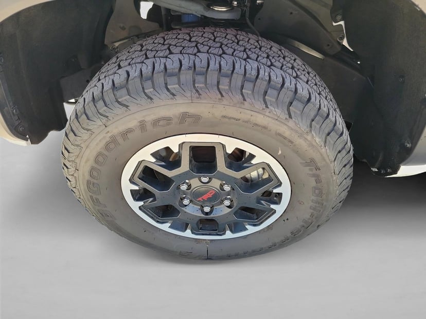 2025 Toyota Tacoma - Image 9