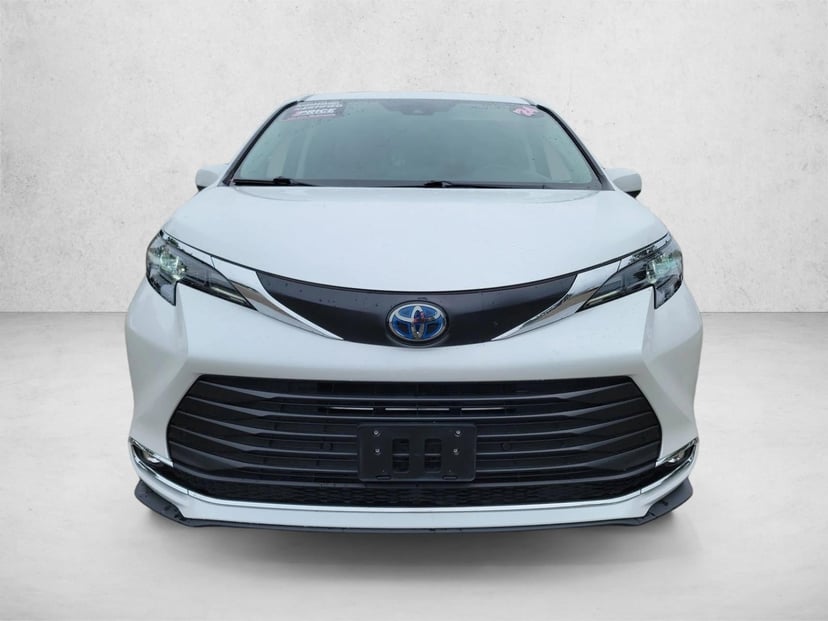 2024 Toyota Sienna - Image 2