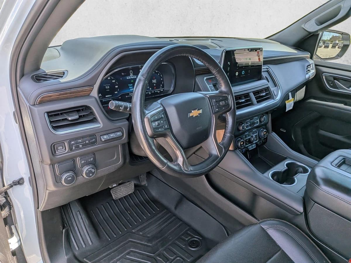 2022 Chevrolet Suburban - Image 10