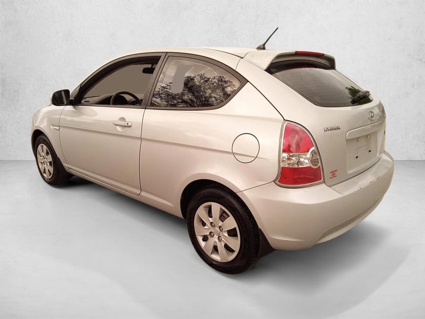 2010 Hyundai Accent - Image 7