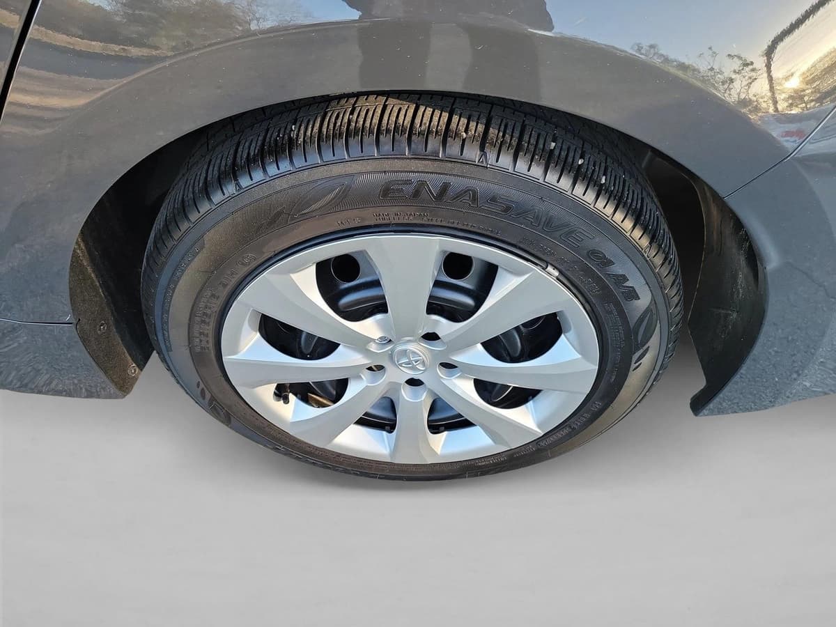 2025 Toyota Corolla - Image 12