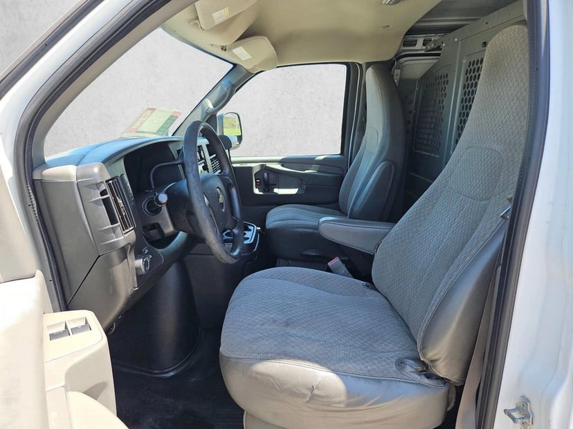 2015 Chevrolet Express 2500 - Image 16
