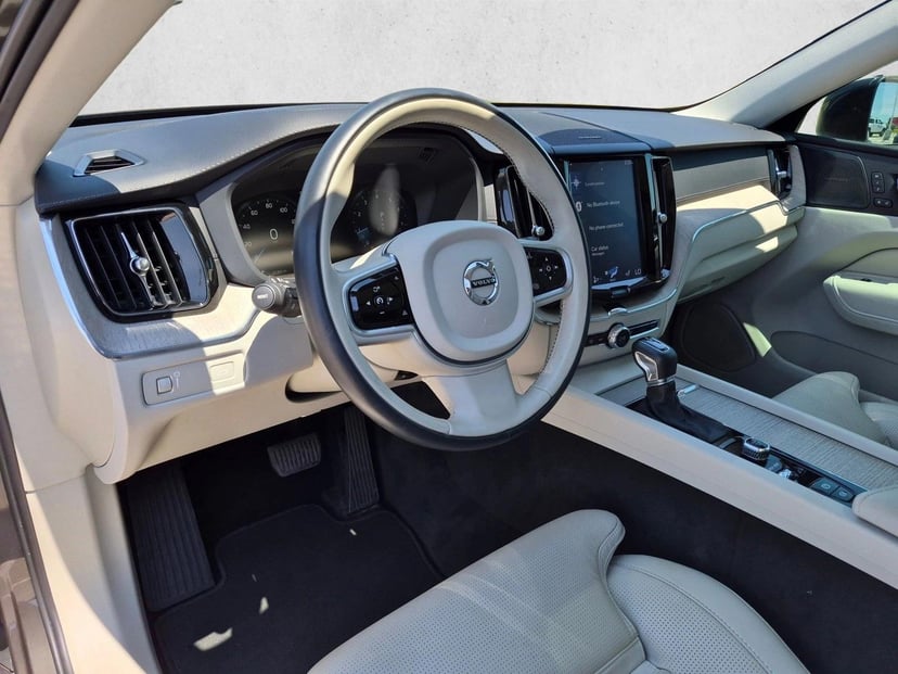 2021 Volvo XC60 - Image 6